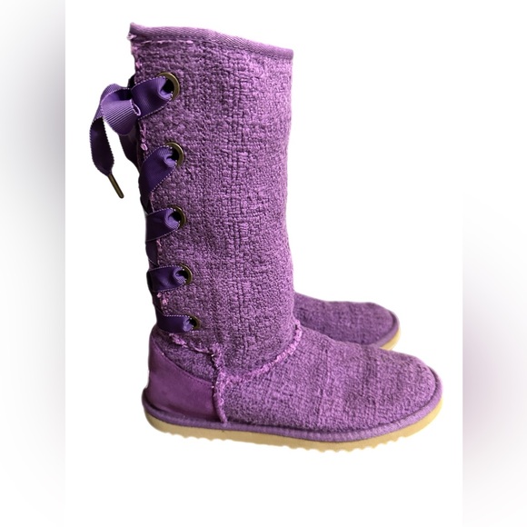 UGG Heirloom Kids Lace Up Boots - Picture 4 of 7